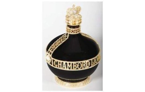 Sticla de lichior cu 1.100 de diamante intra pe piata din Romania