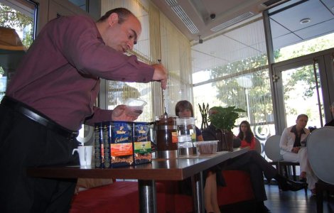 Un sommelier vorbeste despre savoarea cafelei