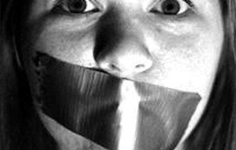 Abuzurile continua! Copii de gradinita, tinuti cu gurile lipite cu scotch