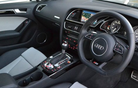 Adio mașini cu volan pe dreapta! Din 2021, interzis la înmatriculări