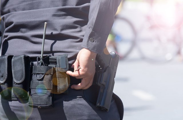 VIDEO A fost &icirc;mpușcat mortal, după ce a &icirc;njunghiat un bărbat ce l-a rugat să poarte mască