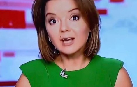 O prezentatoare TV a rămas fără dintele din față în timpul unei emisiuni live