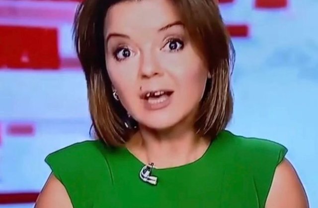 VIDEO I-a căzut dintele din față în timpul unei transmisiuni live! Cum a continuat prezentatoarea TV