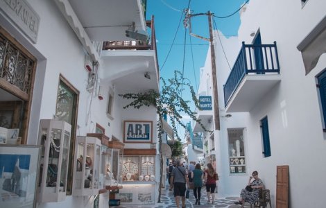 Un român depistat cu COVID-19 în Grecia se plânge că a fost lăsat să se plimbe în voie