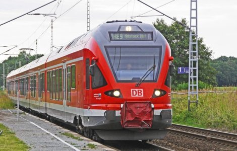 Scandal în tren. S-a luat la ceartă cu polițiștii pentru că nu purta mască