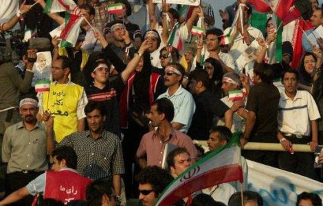 Trei iranience, premiate pentru activitatea lor "in favoarea drepturilor omului, a libertatii de exprimare si a democratiei"
