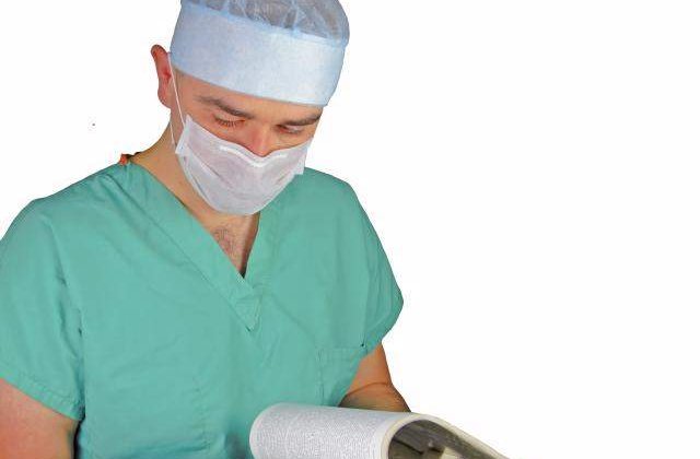 Bucuresti: Studentii la medicina nu mai au voie sa-si primeasca partenerii in camin