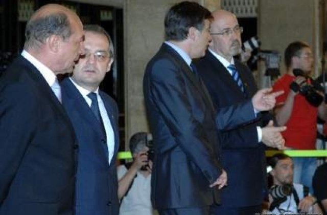 Antonescu cere demisia intregului Guvern, Marko "vrea liniste si pace" pana la prezidentiale