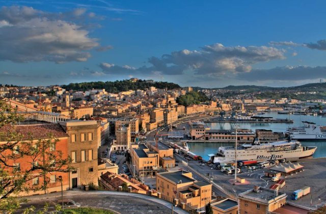 (P) Carpatair lanseaza zboruri directe din Bucuresti spre Italia