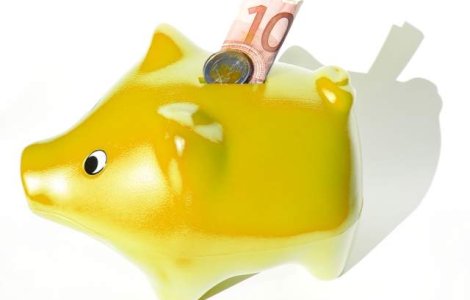 Gramatica ne face sa economisim mai putin si sa fumam mai mult