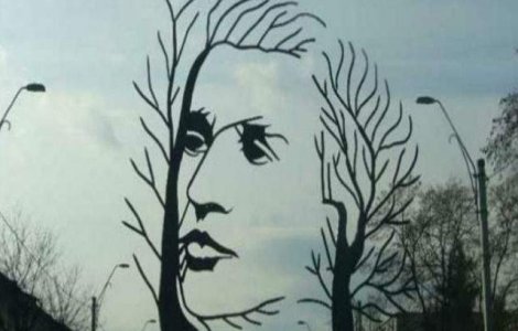 Pacanele si haine la mana a doua, in casa unde s-a nascut Eminescu