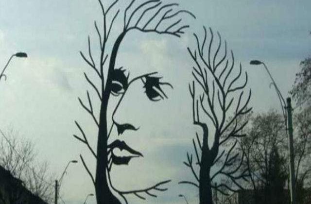 Pacanele si haine la mana a doua, in casa unde s-a nascut Eminescu