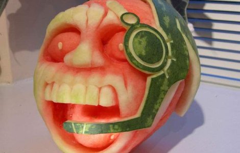  Top  Top 10 sculpturi incredibile in fructe si legume