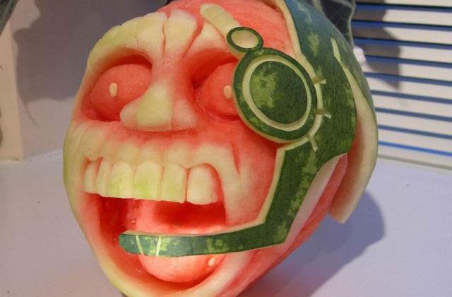 Top 10 sculpturi incredibile in fructe si legume