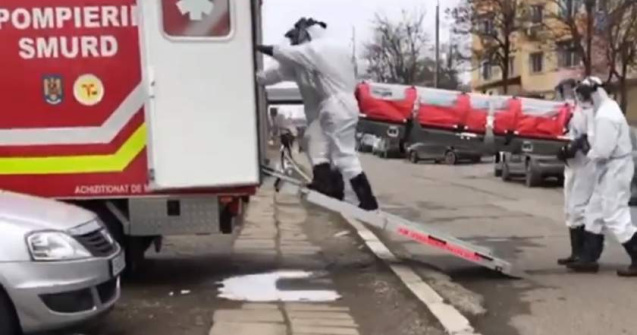 A cerut să fie externat vineri, deși era pozitiv. Duminică a ajuns la Reanimare