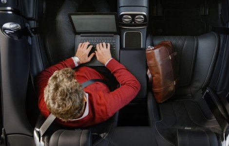 Uber lansează în România noua opțiune de transport Comfort: mașini cu spațiu mai mare pentru picioare și șoferi cu rating ridicat