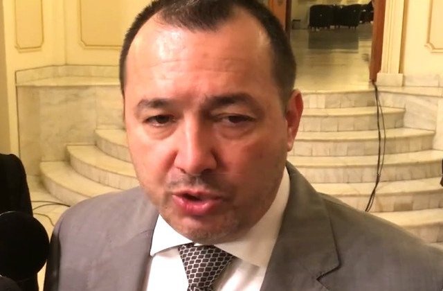 Deputatul Mitralieră, circ la benzinărie. Amendat pentru că nu avea mască și a jignit polițiștii