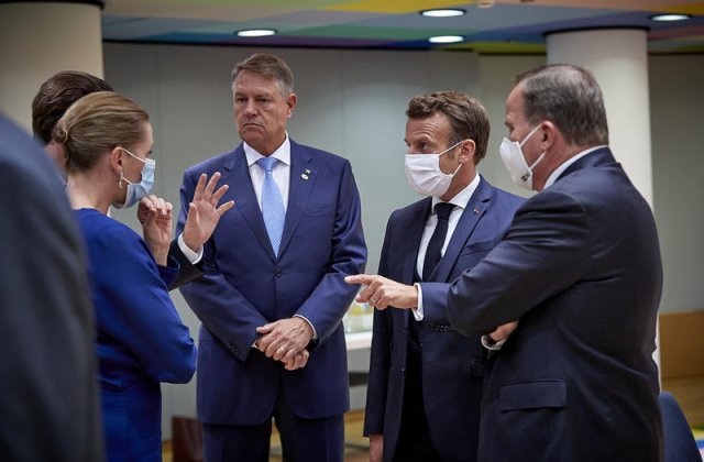 Iohannis, fără mască la Consiliul European. Administrația Prezidențială: ”În acel spațiu, purtarea măștii era opțională”