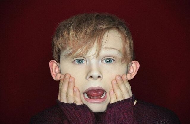 FOTO Cât talent! Se poate transforma în orice vedetă cu ajutorul machiajului