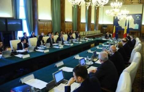 Senatori PNL: Guvernul Ponta lucreaza dictatorial, la fel ca PDL