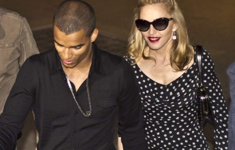 Madonna, parasita de iubitul de 24 de ani