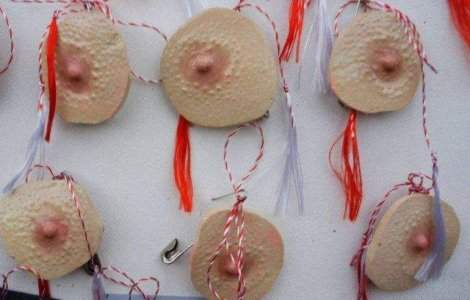 Cel mai ciudat martisor: Sfarc cu snurulet la 5 lei bucata