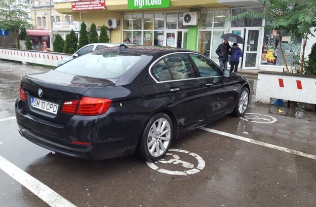 Ce amenzi riști dacă mai parchezi pe locurile persoanelor cu handicap