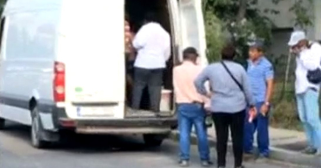 21 de oameni transportați contra cost cu o dubă de marfă