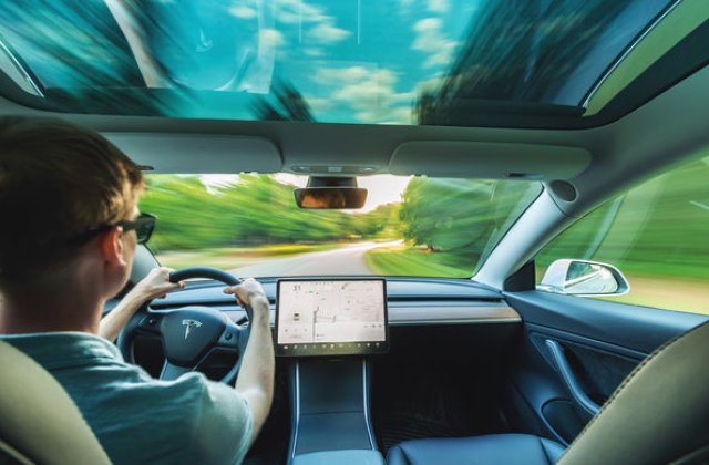 Tesla se gândește deja la încă două modele în gamă: o compactă și o utilitară de persoane, pe lista de opțiuni