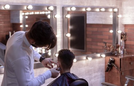 Motive pentru a angaja în această perioadă oameni care au nevoie de venit stabil