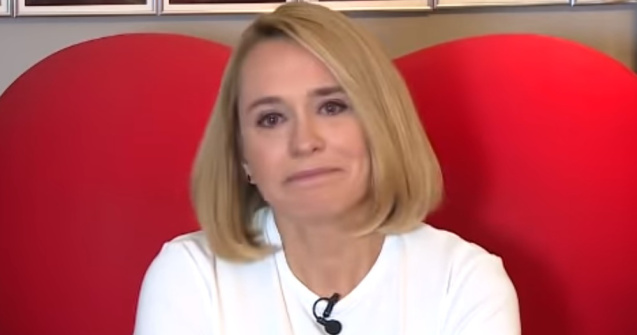 Adepții teoriilor conspirației privind Covid-19 cer demisia Andreei Esca