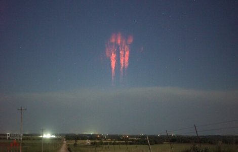 VIDEO Vânătorul de furtuni: A călătorit în toată America pentru a surprinde "spiridușii roșii"