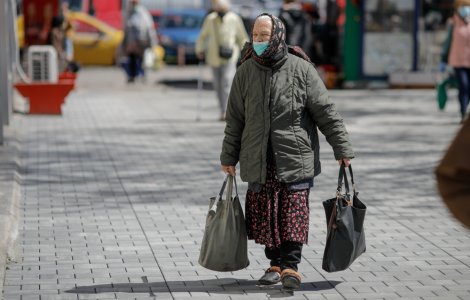 ALDE, despre purtarea măștii în aer liber: Sunt obligați să dea persoanelor vulnerabile măști gratuite