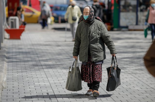 ALDE, despre purtarea măștii &icirc;n aer liber: Sunt obligați să dea persoanelor vulnerabile măști gratuite