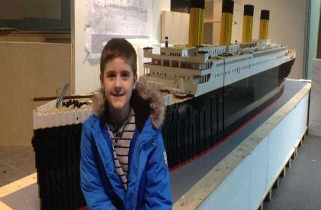 VIDEO Băiat cu autism a construit cea mai mare replică a Titanicului din piese Lego