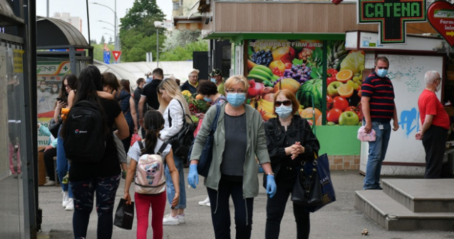 Masca de protecție va fi purtată și în spații deschise