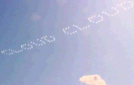 VIDEO: Grafitti pe norii de deasupra New York-ului