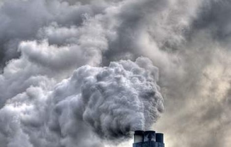 Fumul industrial aduce ninsoarea