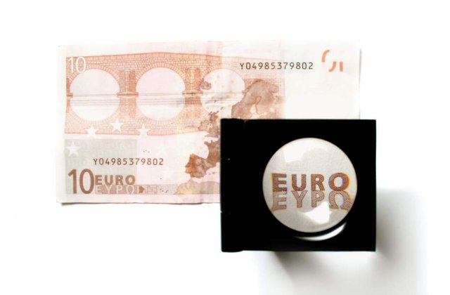 Cand politicul destabilizeaza economicul: Decizia lui Basescu a scumpit euro