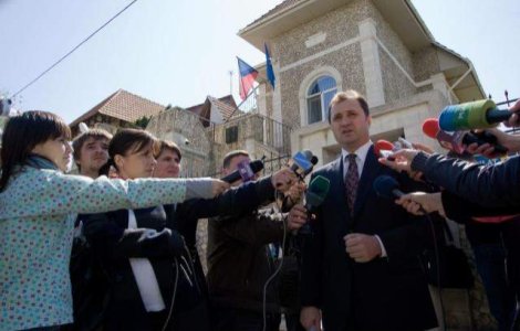 Criza de la Bucuresti ar putea intarzia relansarea dialogului dintre Romania si Moldova