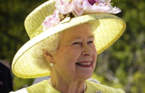 Regina Elizabeth II a fost internata in spital