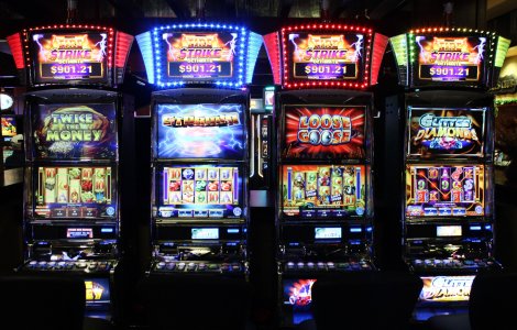 A jucat la păcănelele unde era angajat ca să acopere banii lipsă din gestiune și a făcut o pagubă de 7 ori mai mare