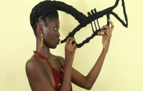 FOTO Sculpturi în păr: Acest model a devenit celebru datorită coafurilor sale