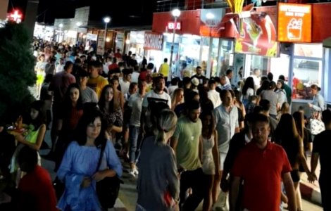 Terasele de la mare, deschise și după ora 23, cu girul prefectului