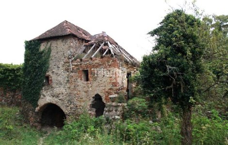 Una dintre cele mai vechi biserici din Sibiu a fost transformată într-un grajd