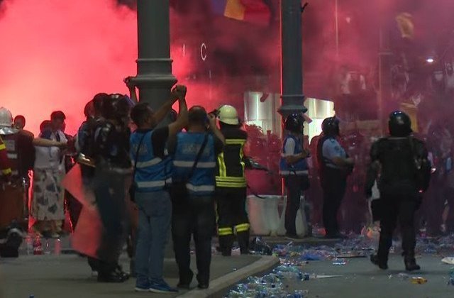 Condamnări &icirc;n dosarul 10 august: 11 bărbați, condamnați cu suspendare pentru huliganism