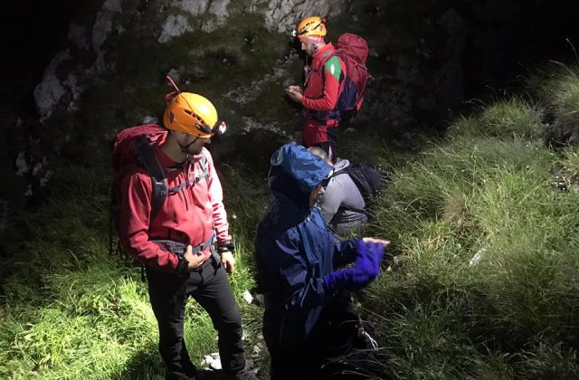 Turiști beți și neechipați, recuperați de salvamontiștii din Argeș de la cota 2.000