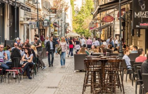 Reacții la închiderea teraselor: A venit poliția, ca în vremurile cu comuniști