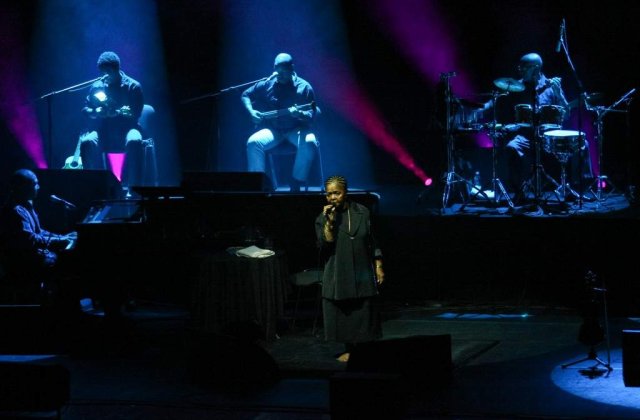 De dragoste cu Cesaria Evora, "diva desculta"