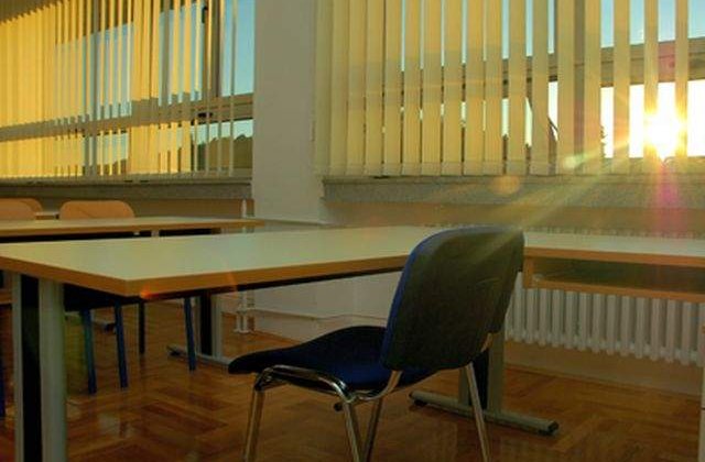 Deputatii au aprobat revenirea clasei a IX-a la liceu